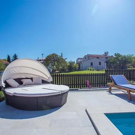 Holiday home Deep Blue *